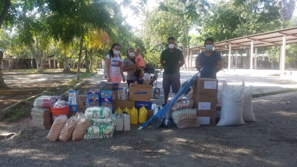 Donaciones en Albergue ubicado en el Colegio José Trinidad Reyes en San Pedro Sula